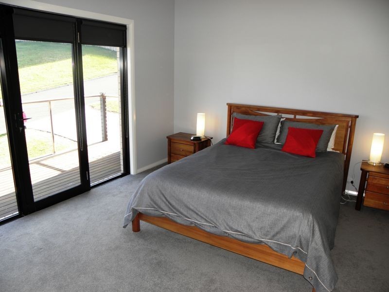 4 Hillcrest Rise, Lakes Entrance VIC 3909