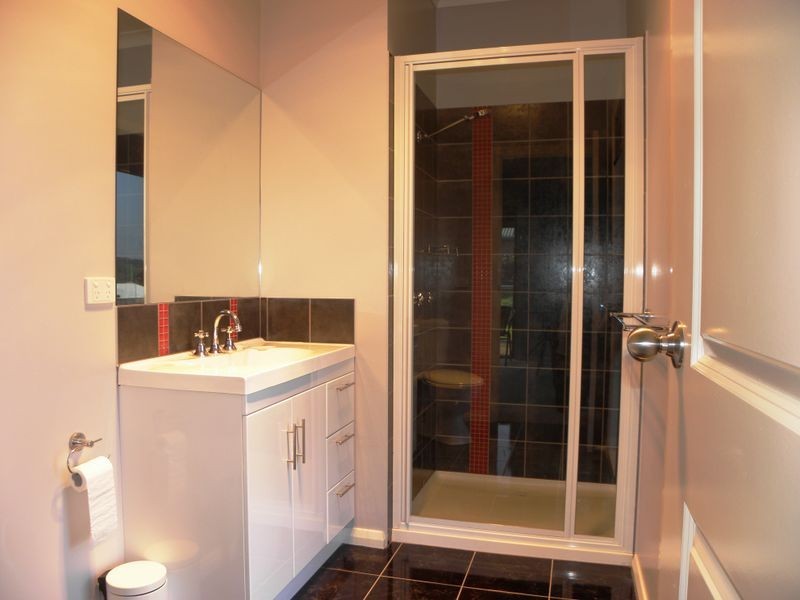 4 Hillcrest Rise, Lakes Entrance VIC 3909