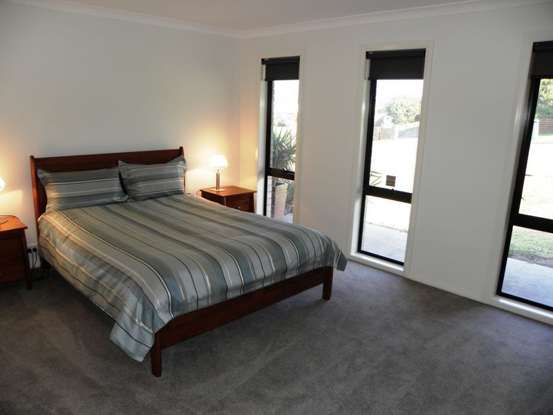 4 Hillcrest Rise, Lakes Entrance VIC 3909