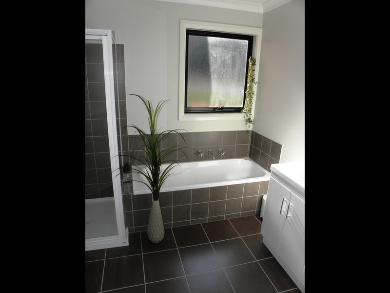 4 Hillcrest Rise, Lakes Entrance VIC 3909