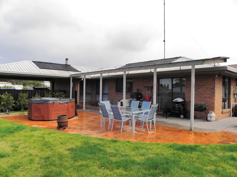 8 McCue Road, Kalimna VIC 3909