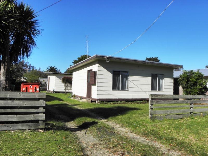 6 Fish Street, Lakes Entrance VIC 3909
