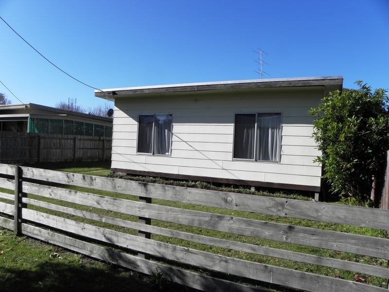 6 Fish Street, Lakes Entrance VIC 3909