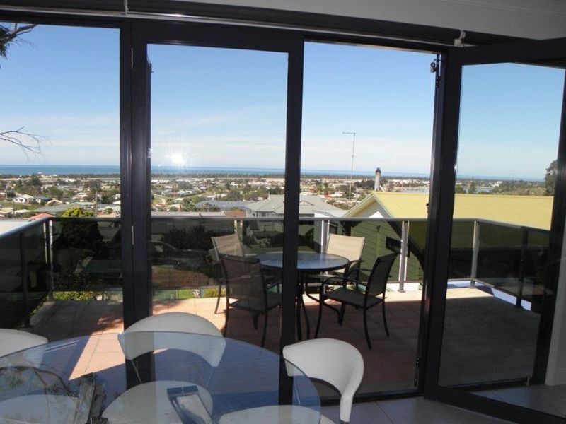 8 Grandview Road, Lakes Entrance VIC 3909