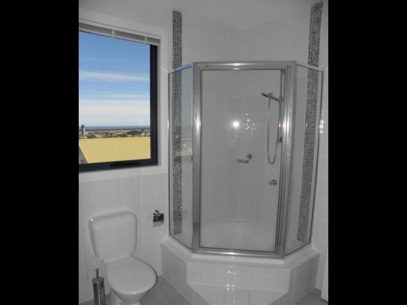 8 Grandview Road, Lakes Entrance VIC 3909