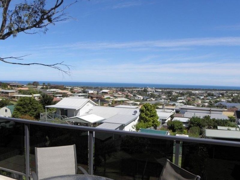 8 Grandview Road, Lakes Entrance VIC 3909