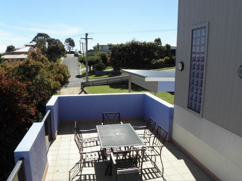 8 Grandview Road, Lakes Entrance VIC 3909