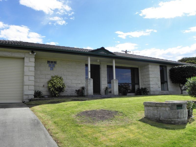 32 Lakeview Drive, Lakes Entrance VIC 3909