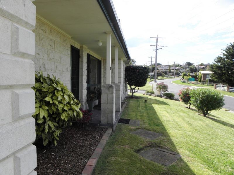 32 Lakeview Drive, Lakes Entrance VIC 3909