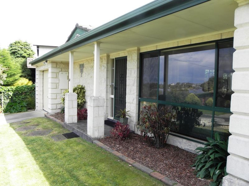 32 Lakeview Drive, Lakes Entrance VIC 3909