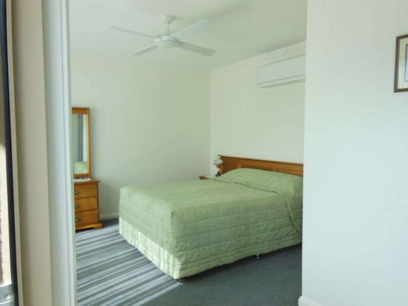 11 Penang Boardwalk, Lakes Entrance VIC 3909