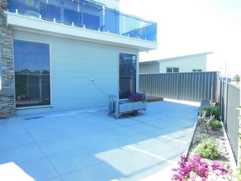 11 Penang Boardwalk, Lakes Entrance VIC 3909