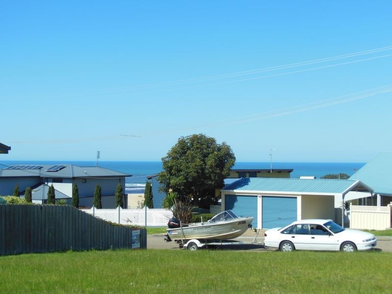 13 Skidale Close, Lake Tyers Beach VIC 3909