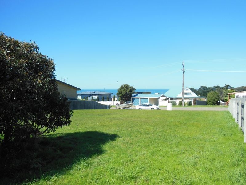 13 Skidale Close, Lake Tyers Beach VIC 3909