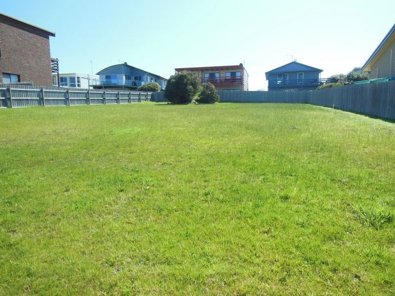 13 Skidale Close, Lake Tyers Beach VIC 3909