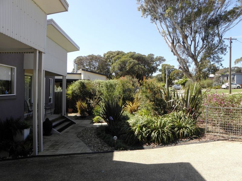 15 Lind Drive, Lake Tyers Beach VIC 3909