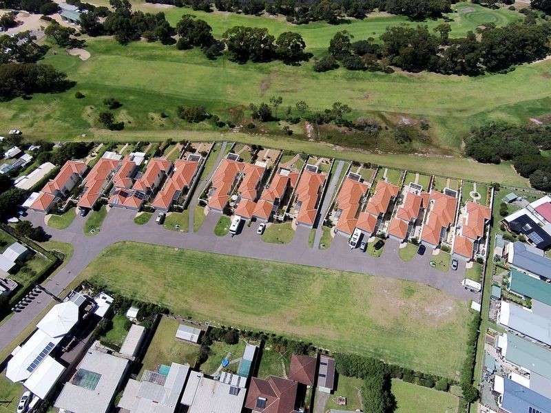 16/122 Golf Links Road, Lakes Entrance VIC 3909