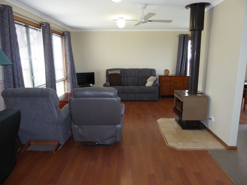 164 Thorpes Lane, Lakes Entrance VIC 3909