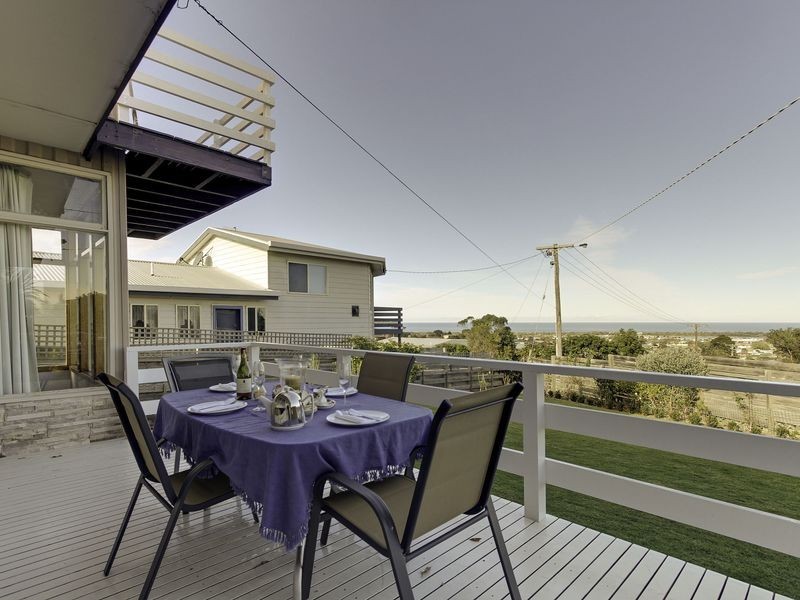 18 Grandview Road, Lakes Entrance VIC 3909