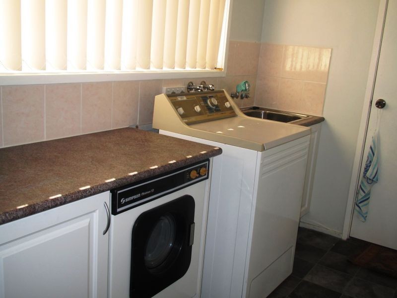 30 Gay Street, Lakes Entrance VIC 3909