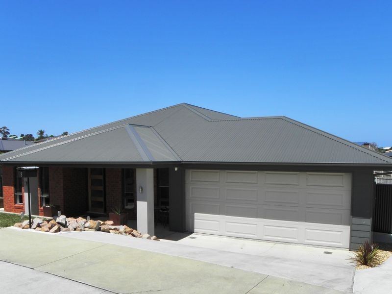 8 Luke Court, Lakes Entrance VIC 3909