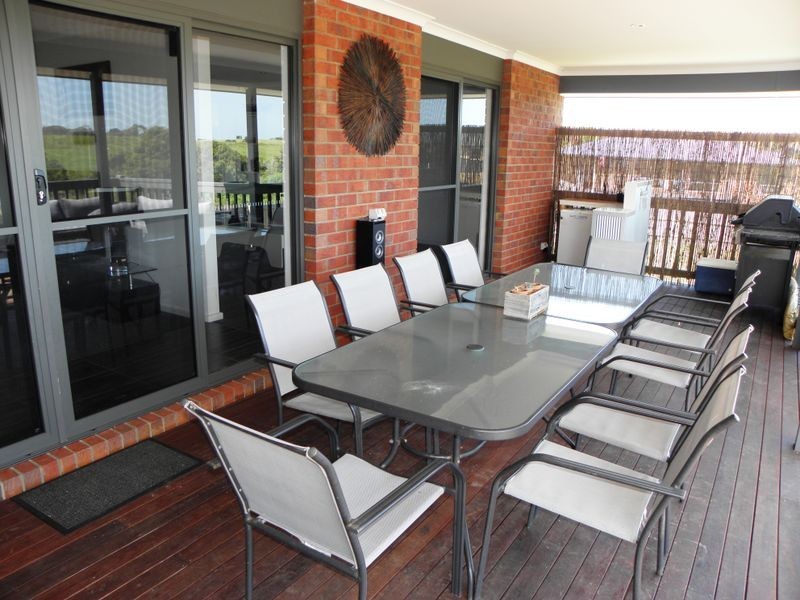 8 Luke Court, Lakes Entrance VIC 3909