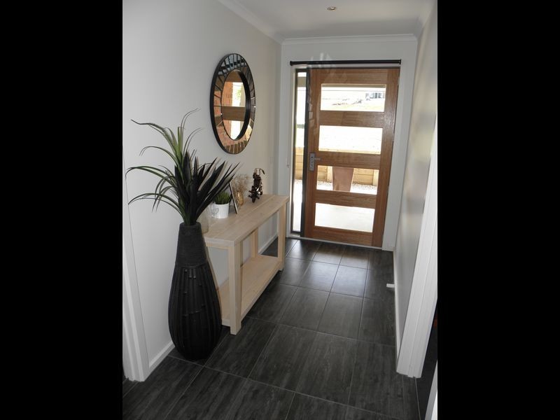 8 Luke Court, Lakes Entrance VIC 3909