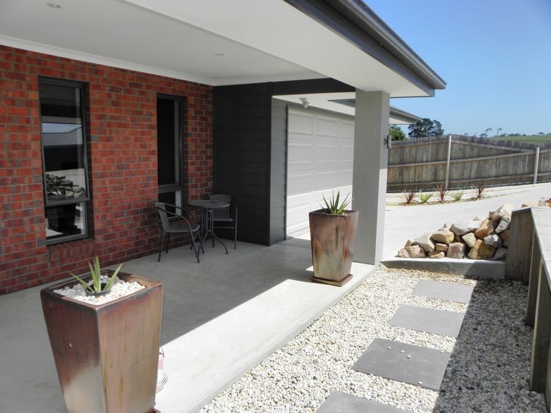 8 Luke Court, Lakes Entrance VIC 3909