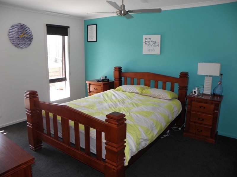 8 Luke Court, Lakes Entrance VIC 3909