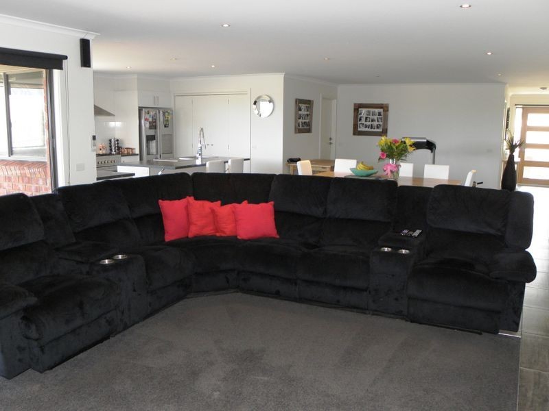 8 Luke Court, Lakes Entrance VIC 3909