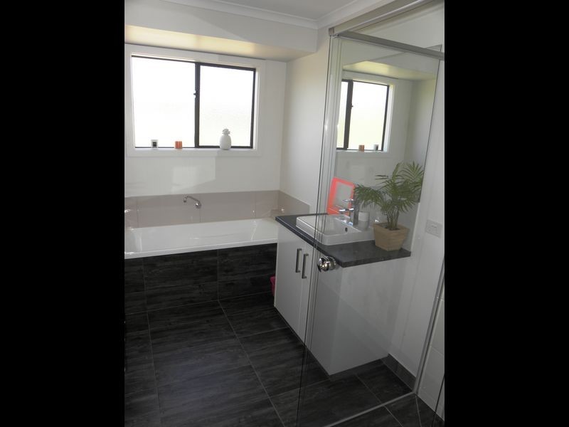 8 Luke Court, Lakes Entrance VIC 3909