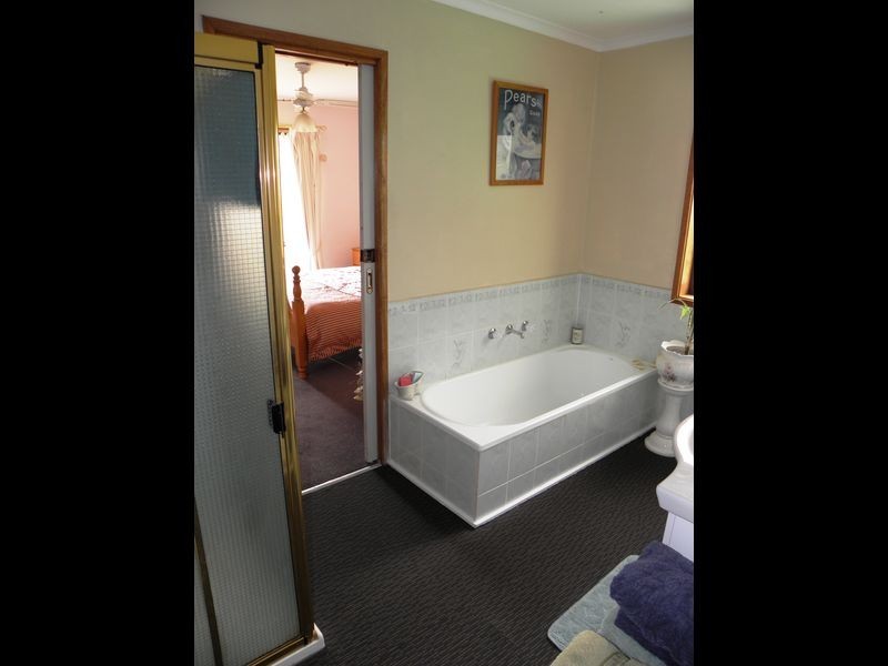 146 Thorpes Lane, Lakes Entrance VIC 3909