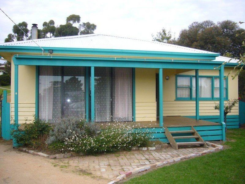8 Tanjil Grove, Lakes Entrance VIC 3909