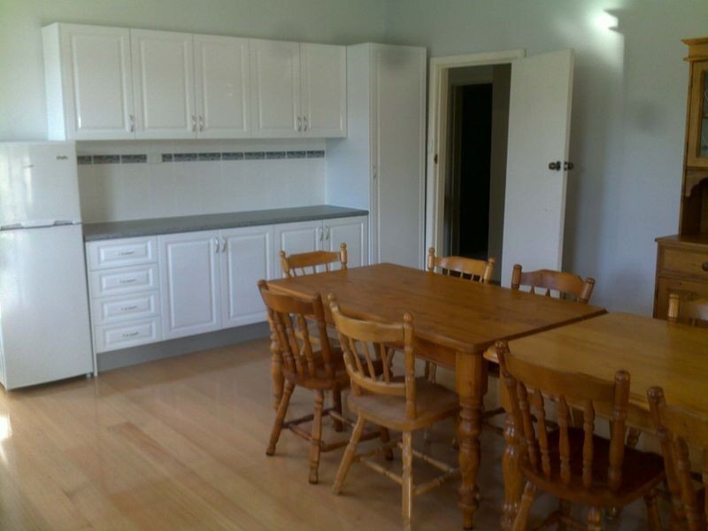 8 Tanjil Grove, Lakes Entrance VIC 3909