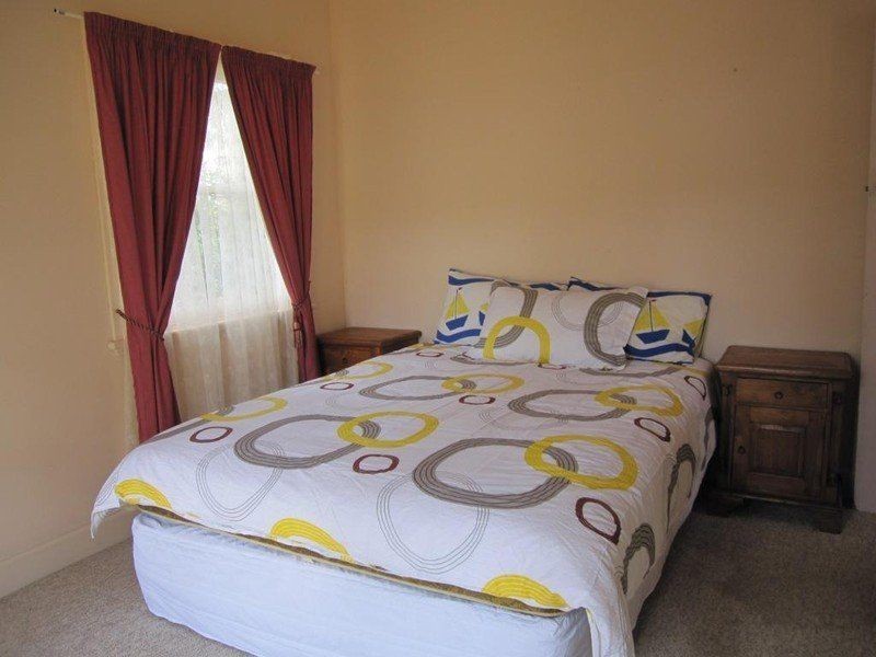 8 Tanjil Grove, Lakes Entrance VIC 3909