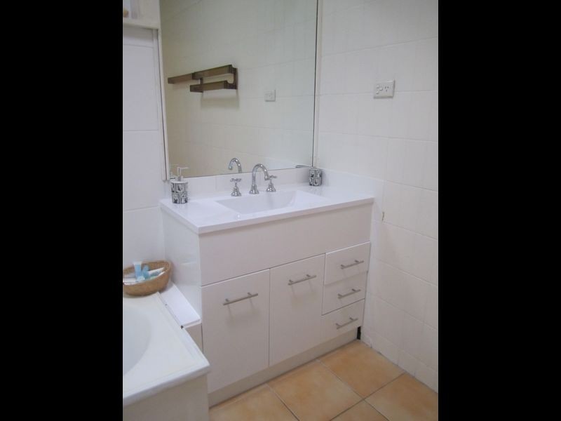 8 Tanjil Grove, Lakes Entrance VIC 3909