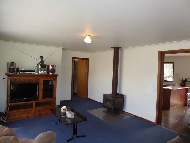 19 Hazel Road, Kalimna VIC 3909