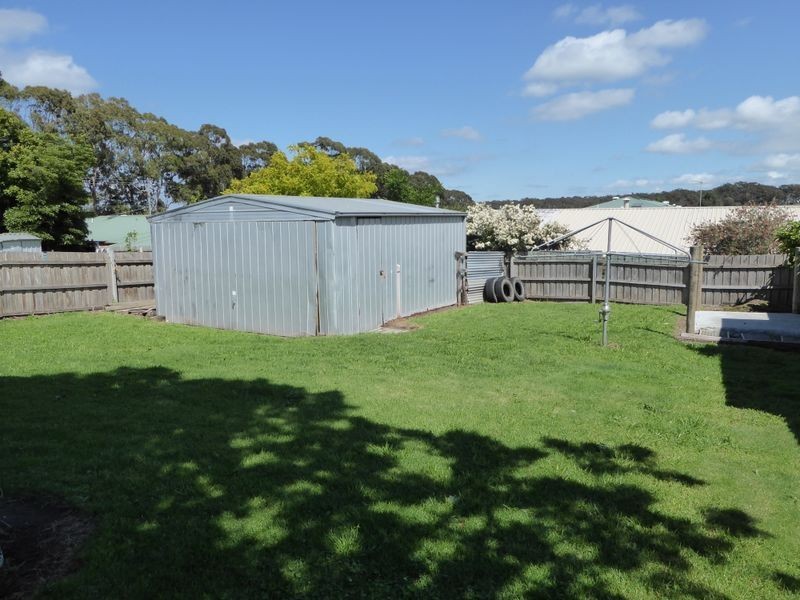 19 Hazel Road, Kalimna VIC 3909