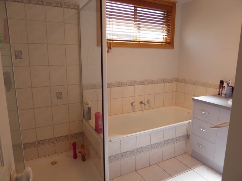 11 Broome Street, Lakes Entrance VIC 3909