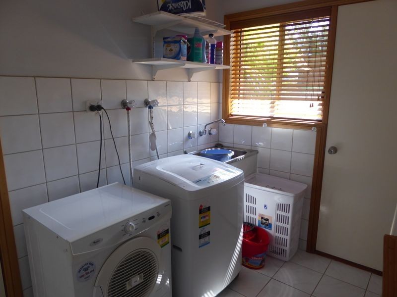 11 Broome Street, Lakes Entrance VIC 3909