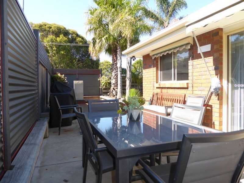 11 Broome Street, Lakes Entrance VIC 3909