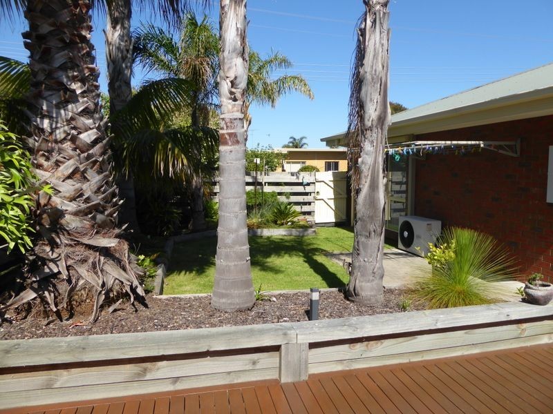 11 Broome Street, Lakes Entrance VIC 3909