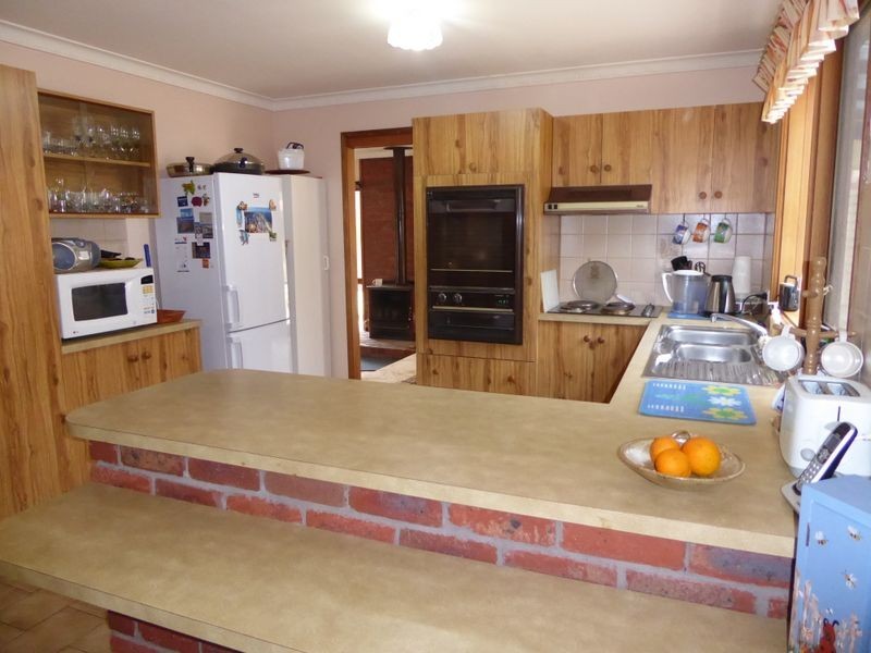 6 Reeves Street, Kalimna VIC 3909
