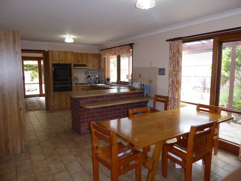 6 Reeves Street, Kalimna VIC 3909