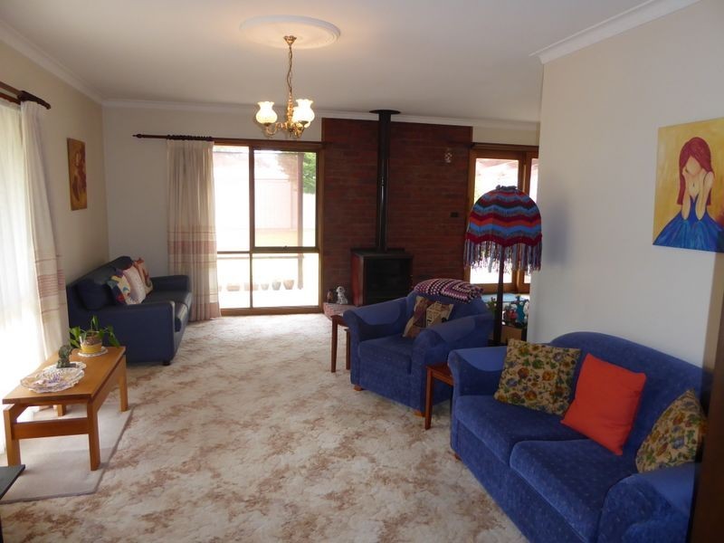 6 Reeves Street, Kalimna VIC 3909
