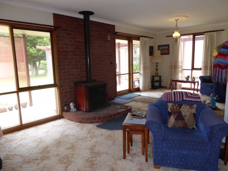 6 Reeves Street, Kalimna VIC 3909