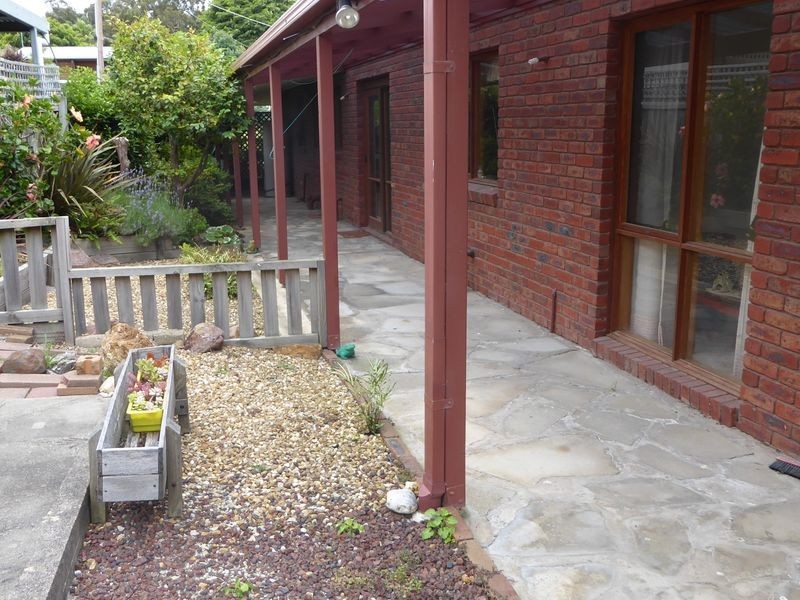 6 Reeves Street, Kalimna VIC 3909