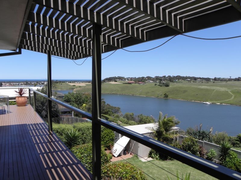 2 Bass Close, Lakes Entrance VIC 3909