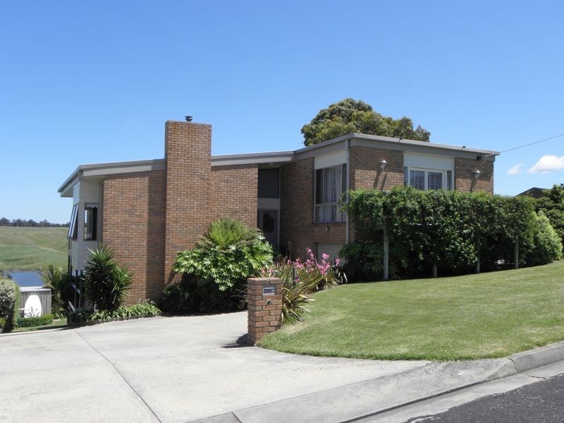 2 Bass Close, Lakes Entrance VIC 3909