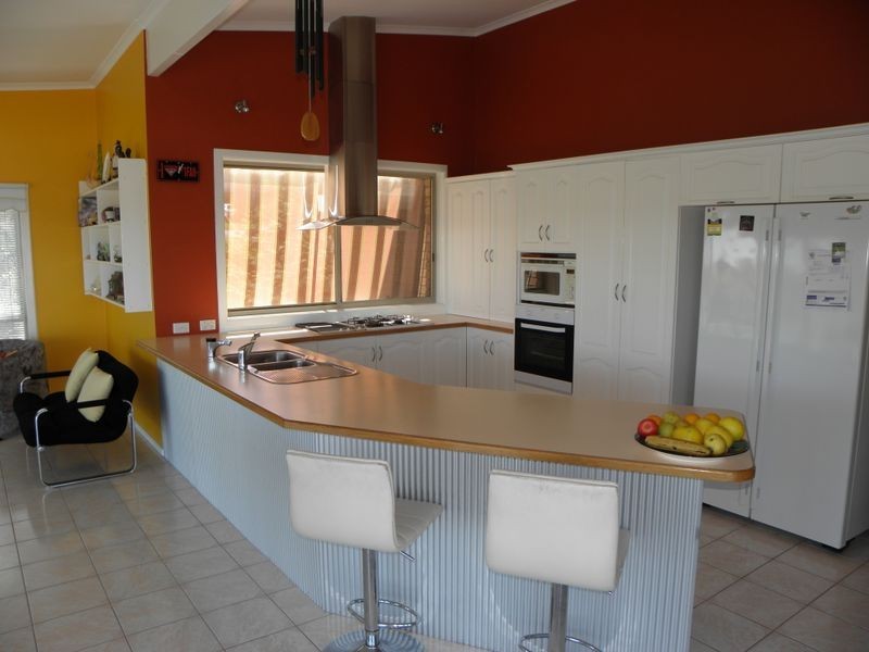 2 Bass Close, Lakes Entrance VIC 3909